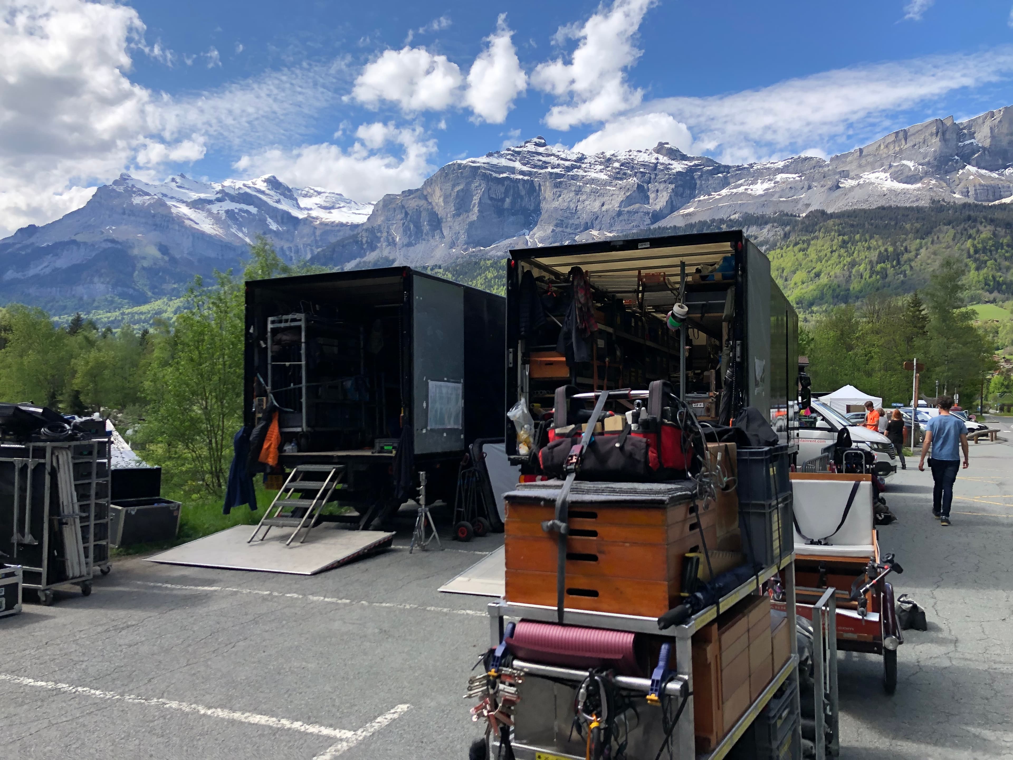 Matériel de machinerie et bijoute en situation sur un tournage cinéma